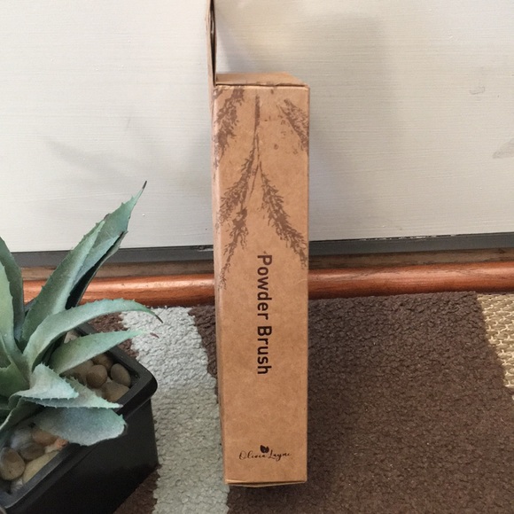 Olivia Lane powder brush - Picture 6 of 7